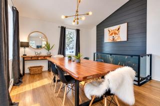 Luminous Waterfront Cottage Ski+Hottub+Fireplace+Fondue+Foosball near Tremblant - 8
