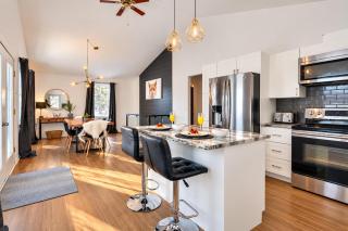 Luminous Waterfront Cottage Ski+Hottub+Fireplace+Fondue+Foosball near Tremblant - 4