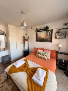 Modern Double Room in Smithfield Market, Dublin - 3