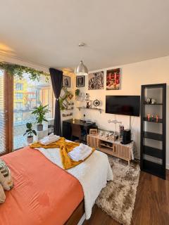 Modern Double Room in Smithfield Market, Dublin - 5