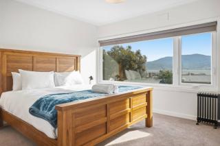 River and Mountain View Retreat, Sleeps 8 - 6