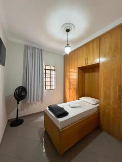 CASA PARA 12 PESSOAS - 8 QUARTOS - 4 SUÍTES - 5 VAGAS DE GARAGEM - IDEAL PARA FUNCIONÁRIOS DE EMPRESAs - 7