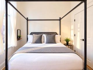 Modern One-Bedroom with Kitchen & Laundry in Downtown Providence - 3