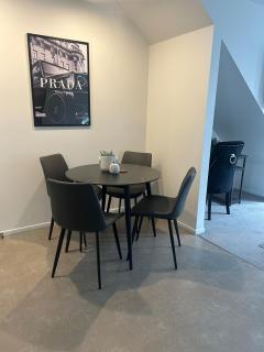 Peterborough House Superb Location Carpark - 8