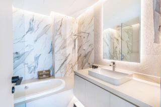 Central Luxe Marina Home with Roof Top Pool - Dubai - 6