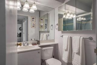 Tranquil 2BR downtown condo, Parking, King bed - Seattle - 8