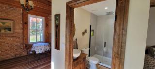 Hunting Manor 1869 Loft - 9