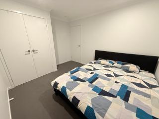 Spacious Bedroom - Morayfield - 8
