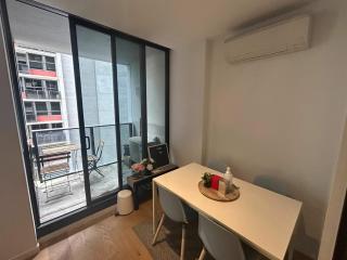 Beautiful and Convenient apartment in CBD - Melbourne - 9