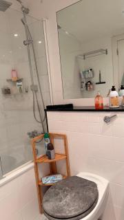 Modern Double Room in Smithfield Market, Dublin - 6