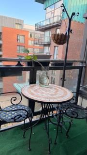 Modern Double Room in Smithfield Market, Dublin - 7