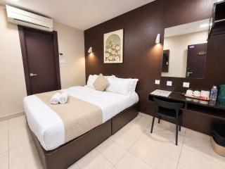 Cathay Hotel - 7