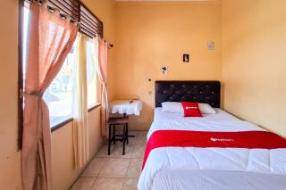 RedDoorz near Gunung mas Puncak - 5
