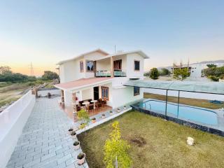 Queens Castle Farm pvt Pool - 0