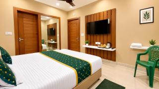 LUXURY Hotel AP Near Mahakal Temple and Railway Station- Sophisticated Stays, Memorable Moments, Ujjain - 9