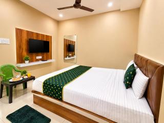 LUXURY Hotel AP Near Mahakal Temple and Railway Station- Sophisticated Stays, Memorable Moments, Ujjain - 3