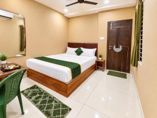 LUXURY Hotel AP Near Mahakal Temple and Railway Station- Sophisticated Stays, Memorable Moments, Ujjain - 2