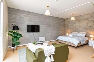 Petone Studio with Balcony - Near Beach & Shops - 7