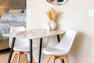 Petone Studio with Balcony - Near Beach & Shops - 6