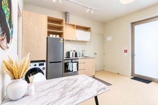 Petone Studio with Balcony - Near Beach & Shops - 3