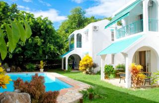 Spacious House in Flic en Flac with Shared Pool - 0