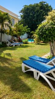 Spacious House in Flic en Flac with Shared Pool - 2