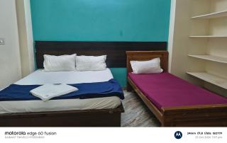 Kainaat Guest House - 9