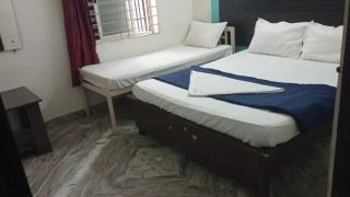 Kainaat Guest House - 1