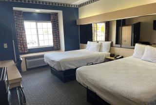 Days Inn & Suites by Wyndham Hutchinson - 7