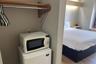 Days Inn & Suites by Wyndham Hutchinson - 5