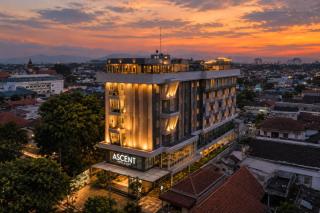 Ascent Hotel & Cafe Malang - 0