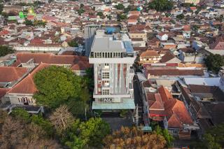 Ascent Hotel & Cafe Malang - 9
