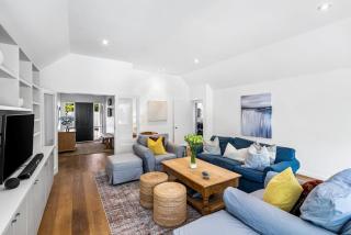 KaleidoNook - 3BR with Parking & Private Yard - 3