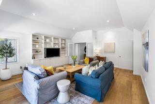 KaleidoNook - 3BR with Parking & Private Yard - 1