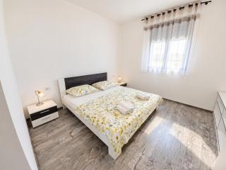 Beautiful villa with private pool on peaceful location, village Sveti Kirin - 4