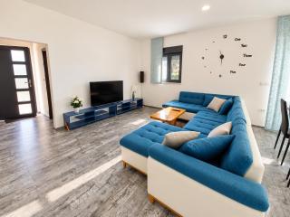 Beautiful villa with private pool on peaceful location, village Sveti Kirin - 3