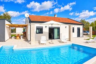 Beautiful villa with private pool on peaceful location, village Sveti Kirin - 7