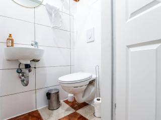 Well-Located 1BR & LR for Long-Stay Friendly - 2