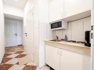 Well-Located 1BR & LR for Long-Stay Friendly - 5