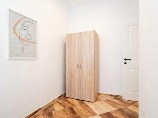 Well-Located 1BR & LR for Long-Stay Friendly - 4