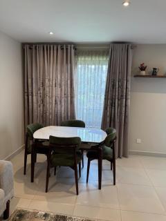 Luxury one bed apartment overlooking the pool - 7
