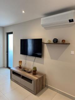 Luxury one bed apartment overlooking the pool - 2