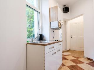 Long-Term 1BR Apartment Easy Transport Access - 3