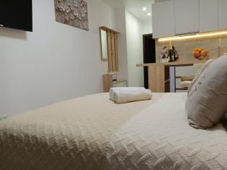 Kyiv apartment - світло та тепло - підземний паркінг-сховище - 1