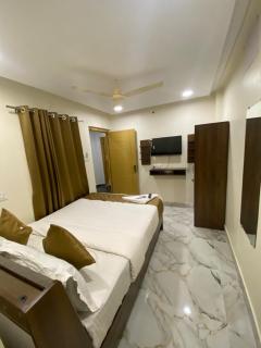 Hotel Livotel Near DLF Cyber City Gachibowli - Hyderabad - 8