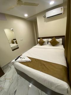 Hotel Livotel Near DLF Cyber City Gachibowli - Hyderabad - 9