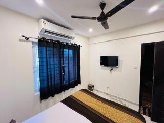 Roshan's Landmark Hotel - 7