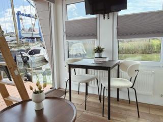 Mini cosy houseboat near the beach and restaurants by Weltevreden Experience - 9