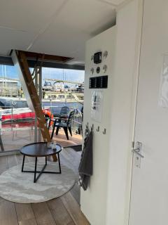 Mini cosy houseboat near the beach and restaurants by Weltevreden Experience - 8