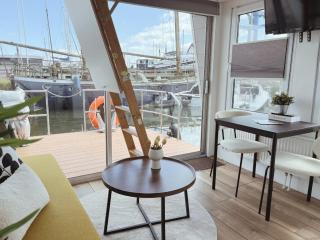 Mini cosy houseboat near the beach and restaurants by Weltevreden Experience - 6